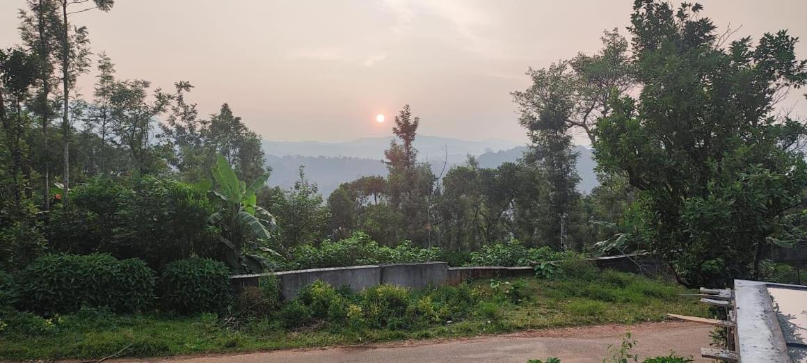 Darshan'S Home Stay Мадикери Экстерьер фото
